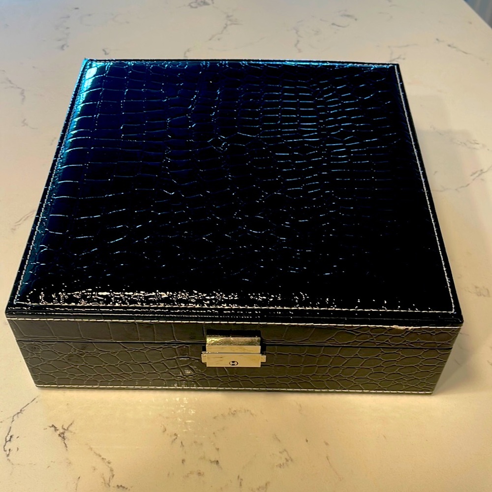 Jewelry box